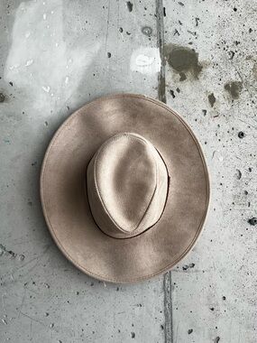 Wide-Brim Fedora Hat in Light Beige